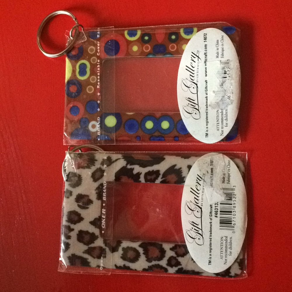 2 Keychain Readers / Magnifiers - Picture 2 of 4